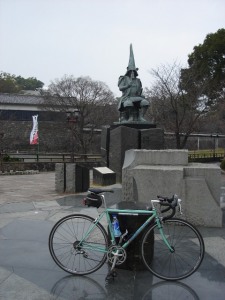 熊本城の前